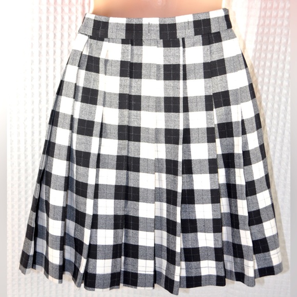 NWT Ochenta Black and White Plaid Pleated Heavy Material Skirt Women’s Size 4 - Picture 3 of 8